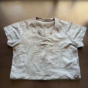 Lululemon Swiftly Tech Tee - size 8